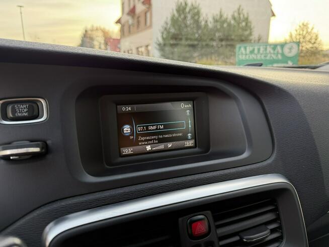 Volvo V40 1.6D Ocean Race Virtual Skóra PDC Alu Biała Perła Carpass