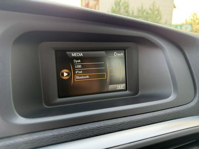 Volvo V40 1.6D Ocean Race Virtual Skóra PDC Alu Biała Perła Carpass