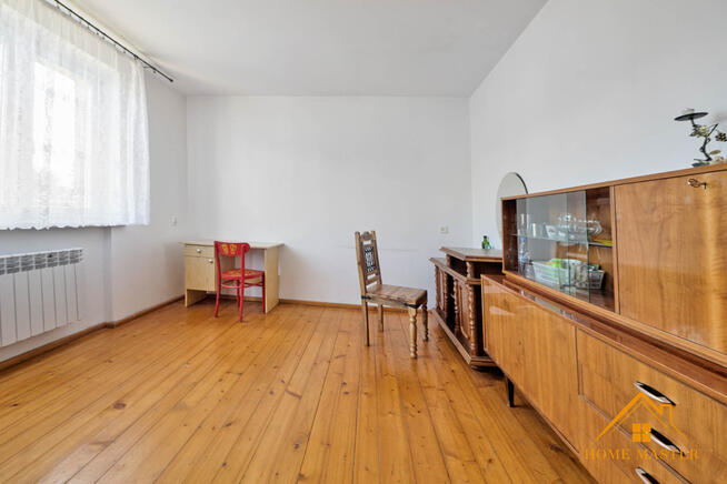 dom z garażem w pobliżu jeziora