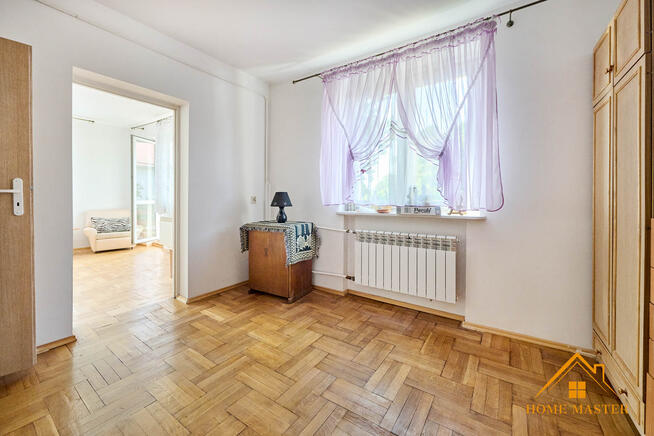 dom z garażem w pobliżu jeziora