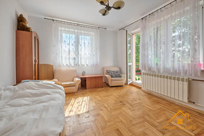 dom z garażem w pobliżu jeziora