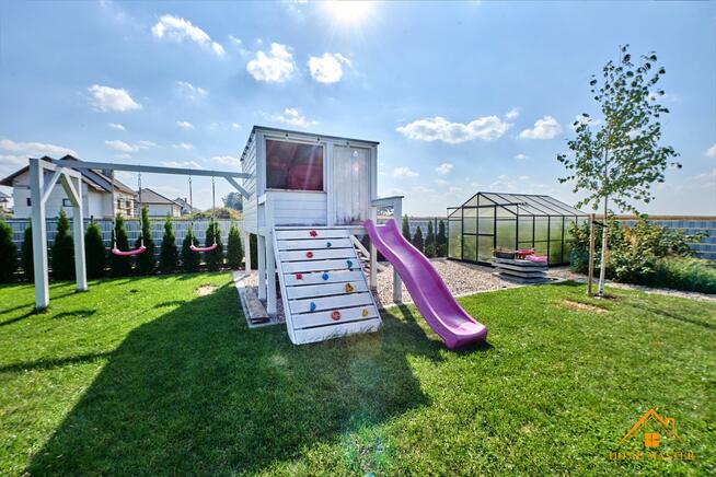 nowoczesny dom z basenem