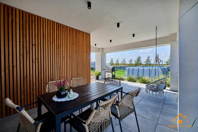 nowoczesny dom z basenem