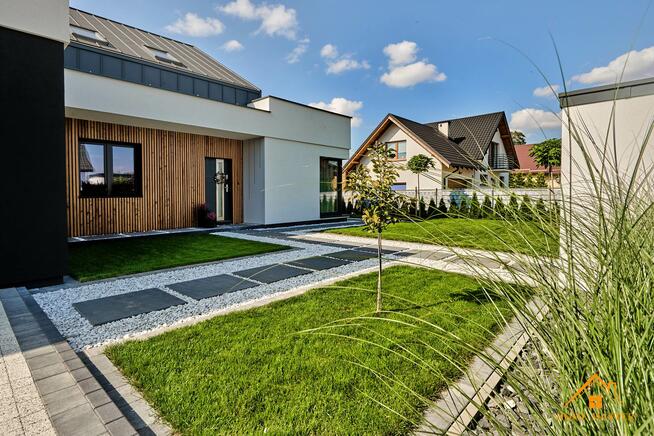 nowoczesny dom z basenem