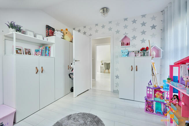 nowoczesny dom z basenem