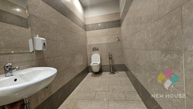 4 pomieszczenia biurowe 57,5m2 - parter, parking