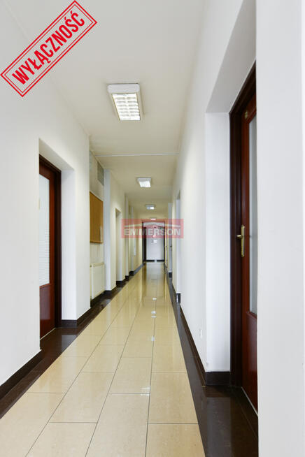 Kameralny budynek biurowy do wynajęcia. Usługi