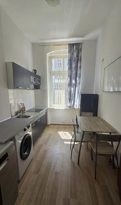 Duża Kawalerka-Centrum 1.piętro-Kamienica