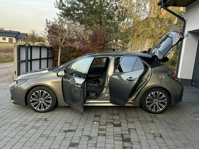 Toyota Corolla LEDY*XENON*NAVI*Czarny*Dach*Kamera*Cofania*Grzane*Fotele*Serwis*ASO