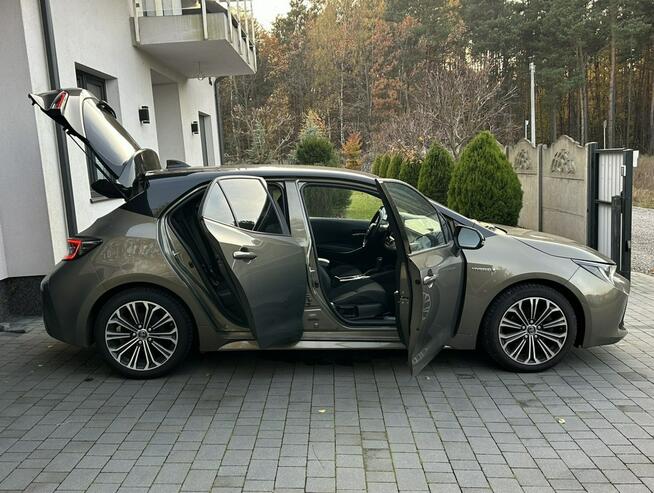 Toyota Corolla LEDY*XENON*NAVI*Czarny*Dach*Kamera*Cofania*Grzane*Fotele*Serwis*ASO