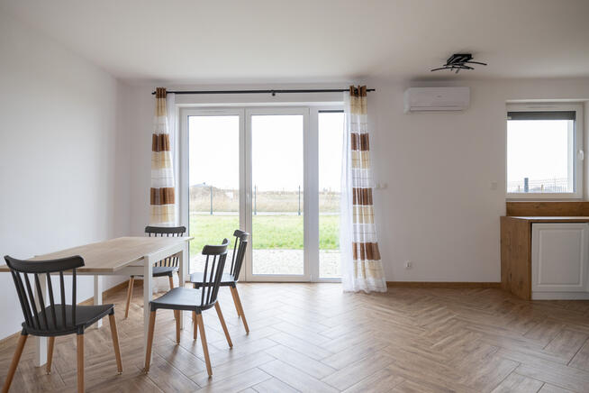 Dom do wynajęcia - Garaż -Domasław