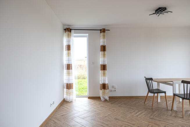 Dom do wynajęcia - Garaż -Domasław