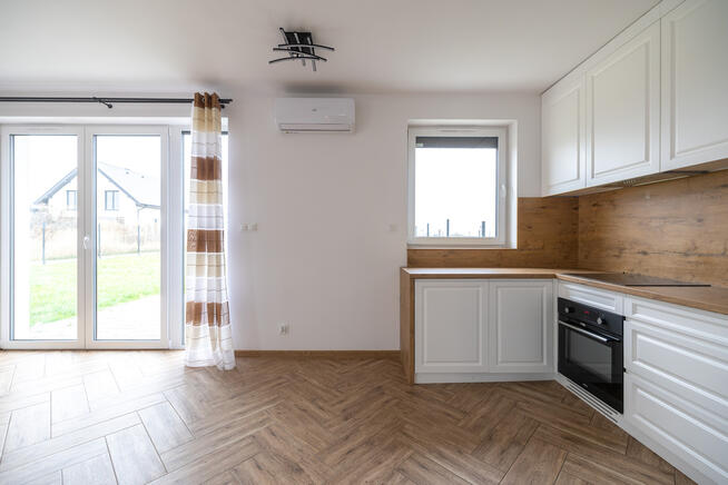 Dom do wynajęcia - Garaż -Domasław