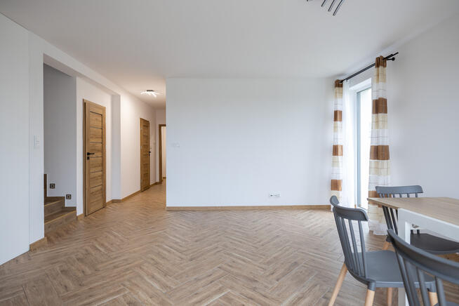 Dom do wynajęcia - Garaż -Domasław