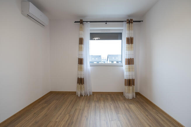 Dom do wynajęcia - Garaż -Domasław