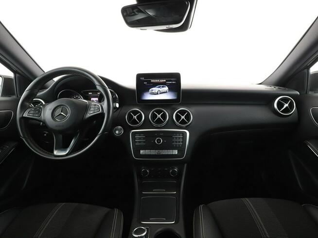 Mercedes A 220 4x4 automat full LED półskóra, czujniki parkowania