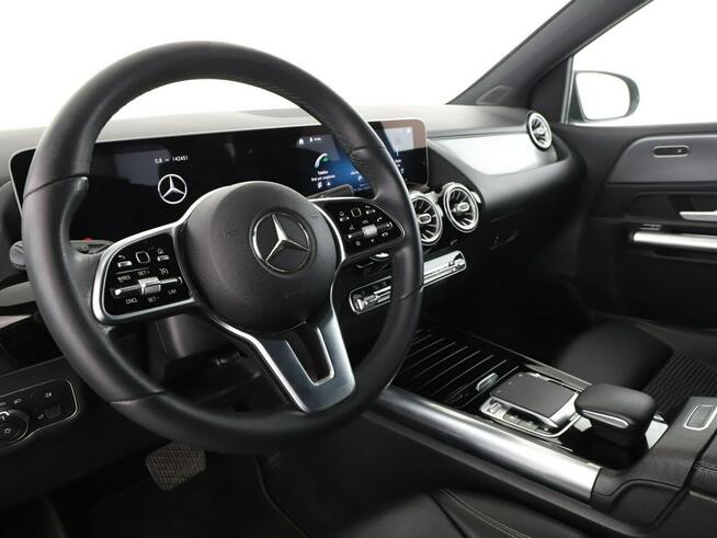 Mercedes B 180 automat full LED półskóra navi klima auto grzane fotele kamera i czujn