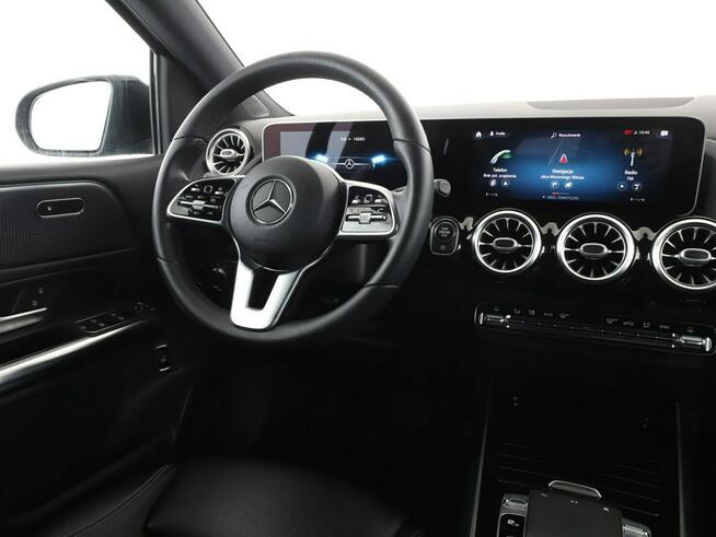 Mercedes B 180 automat full LED półskóra navi klima auto grzane fotele kamera i czujn