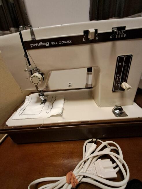 Sprzedam maszynę do szycia privileg
