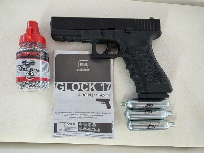 Wiatrówka Glock 17. Replika