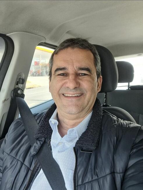 Wkładamy wiele wysiłku w znalezienie odpowiedniej osoby.