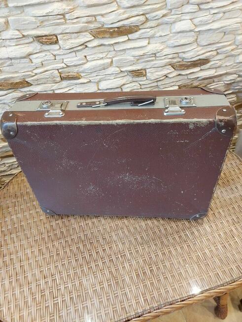 Stara walizka z czasów PRL