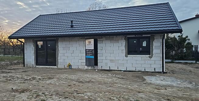 Sprzedam działkę z domem w stanie surowym zamkniętym