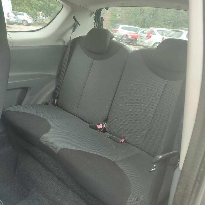 Syndyk sprzeda samochód osobowy Toyota Aygo