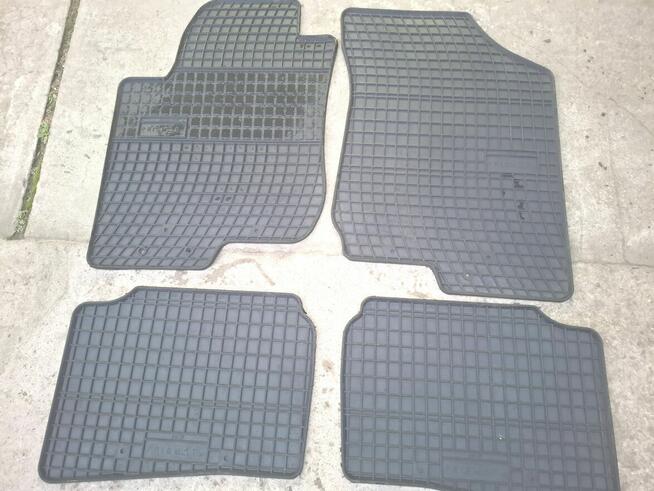 Oferowane dywaniki gumowe do KIA CEED I. nr kat.1418