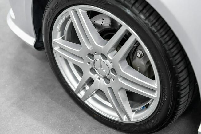 Mercedes E 500 5.5 V8 388KM. Bezwypadkowa. Stan kolekcjonerski.