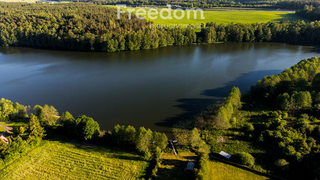 Działka z pozwoleniem na budowę nad jeziorem