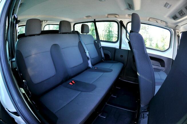 Renault Trafic 2.0DCi 150KM LONG 9 osób Full Led Nawiewy Kamera Salon Polska Serwis