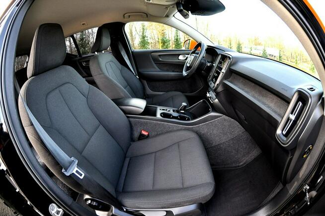 Volvo XC 40 1,5 Benzyna 130KM_T2_R Design_Full Led_Navi_Pdc_