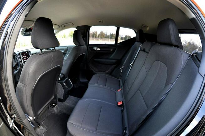 Volvo XC 40 1,5 Benzyna 130KM_T2_R Design_Full Led_Navi_Pdc_