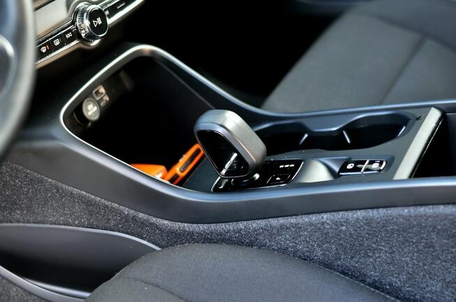 Volvo XC 40 1,5 Benzyna 130KM_T2_R Design_Full Led_Navi_Pdc_