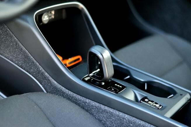 Volvo XC 40 1,5 Benzyna 130KM_T2_R Design_Full Led_Navi_Pdc_