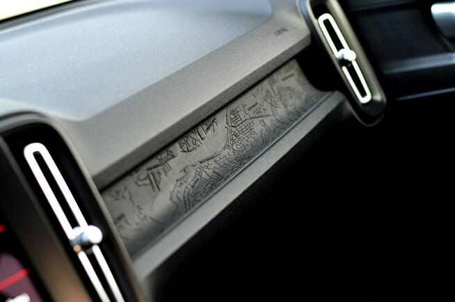 Volvo XC 40 1,5 Benzyna 130KM_T2_R Design_Full Led_Navi_Pdc_