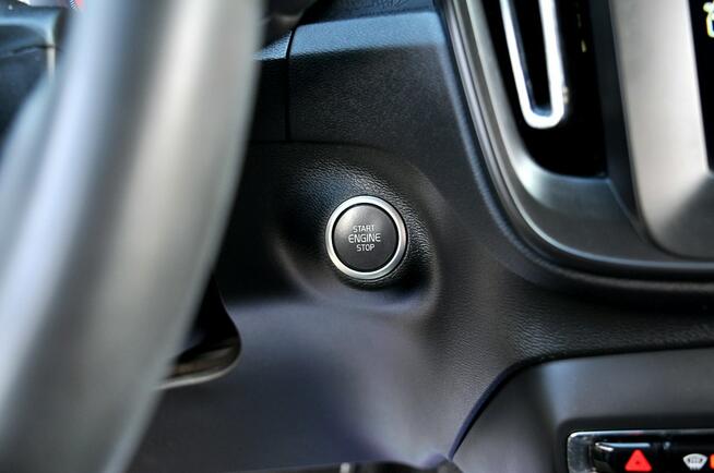 Volvo XC 40 1,5 Benzyna 130KM_T2_R Design_Full Led_Navi_Pdc_