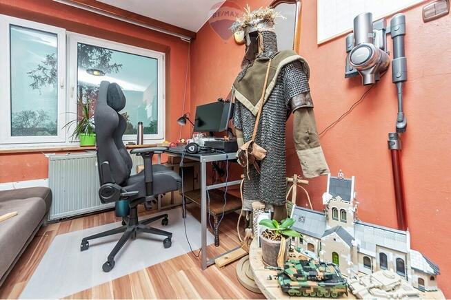 BLACK WEEKS - Dom lub biuro z dużym ogrodem