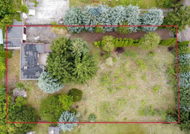 Działka budowlana 2100 m2 z domem. Zakręt