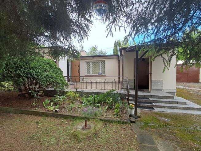 Działka budowlana 2100 m2 z domem. Zakręt