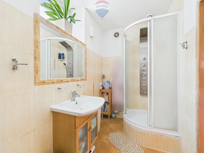 Dom szeregowy z ogrodem zimowym i dużą działką