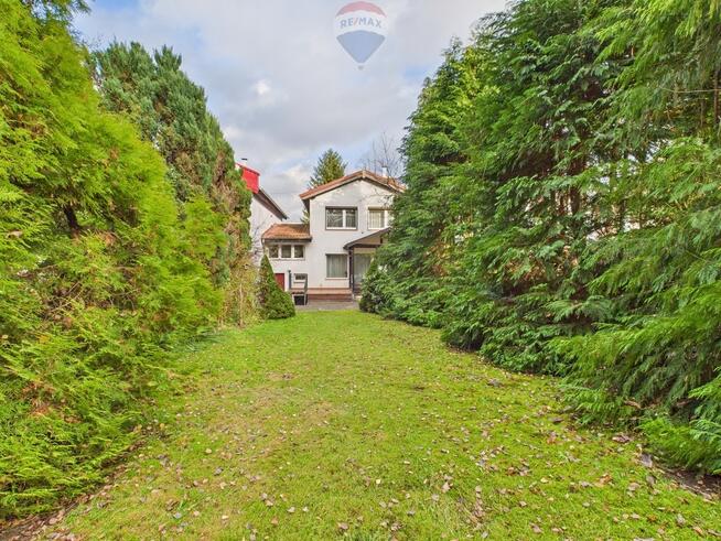 Dom szeregowy z ogrodem zimowym i dużą działką