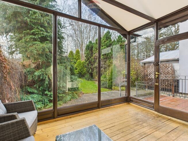 Dom szeregowy z ogrodem zimowym i dużą działką