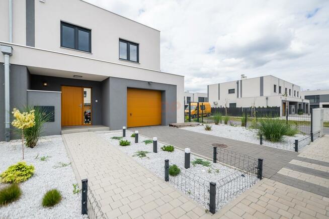 Dom Bielany Wrocławskie, Teatralna