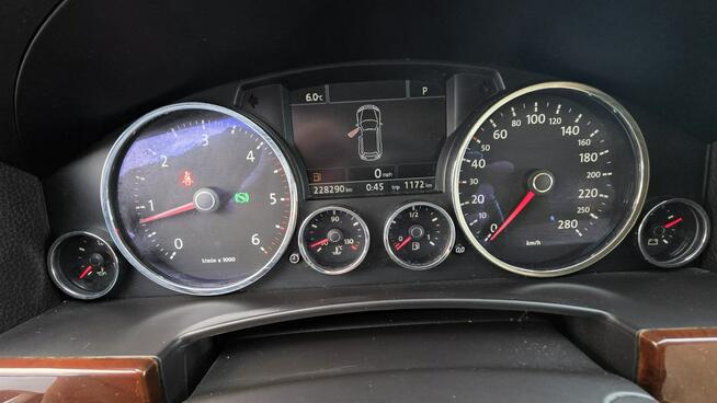 Volkswagen Touareg 4X4 automat super stan mały przebieg xsenon