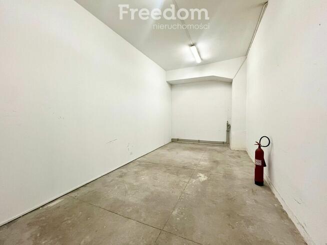 Duży lokal handlowo-usługowy z parkingiem