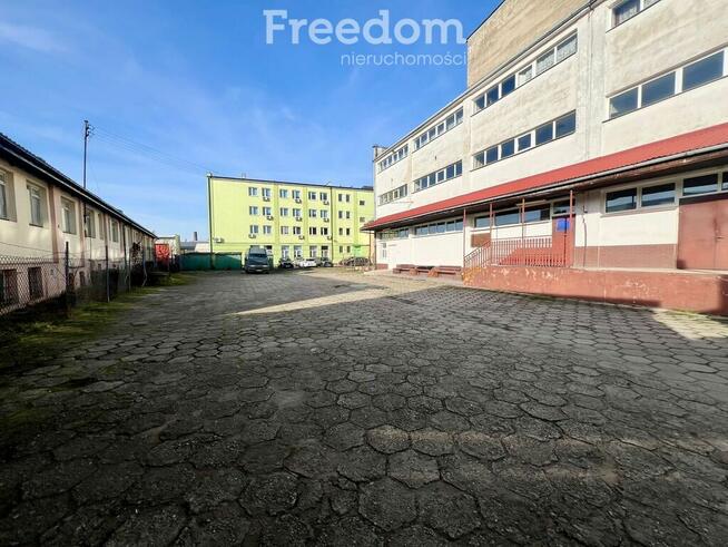 Duży lokal handlowo-usługowy z parkingiem