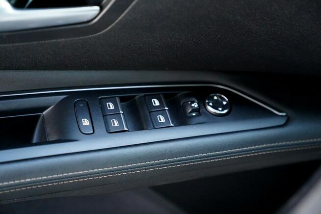 Peugeot 3008 GT kamery skóra MASAZE nawi FUL LED el.klapa blis acc sam parkuje MAX