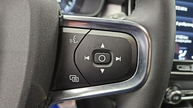 Volvo XC 40 Plug-In Hybrid Plus Dark aut ! Z Polskiego Salonu ! Faktura VAT !